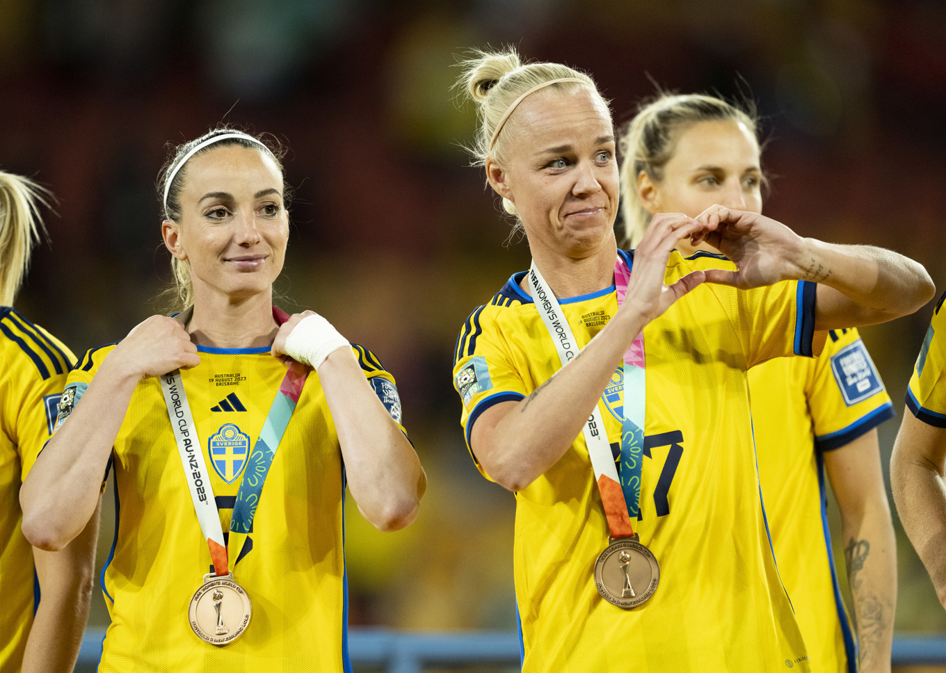 Runt en miljard kronor sägs satsas på globala damturneringar i sjumannafotboll. Caroline Seger (till höger) agerat rådgivare till gruppen som gör satsningen. Arkivbild. Foto: Pontus Lundahl/TT