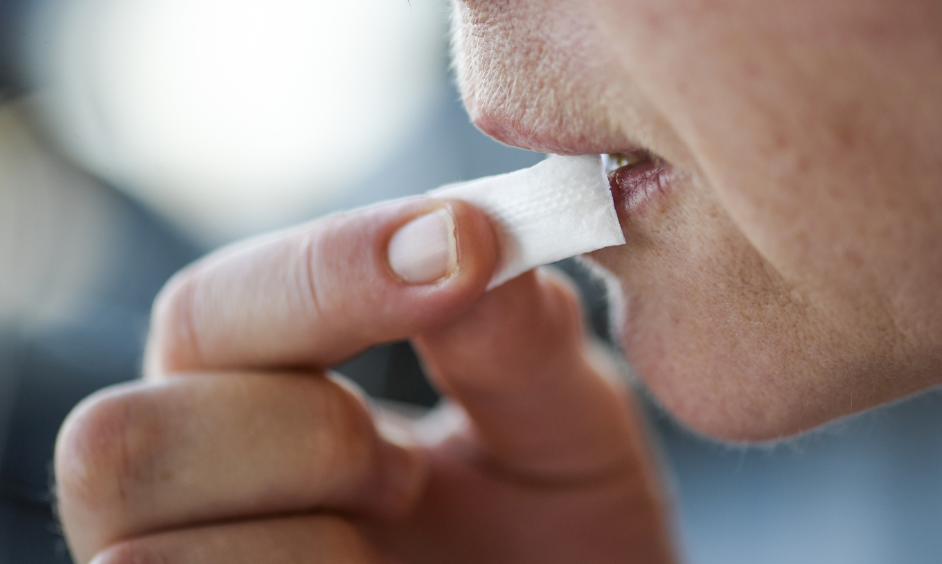 Vitt snus kan orsaka långdragna inflammationer i munnen. Arkivbild. Foto: Janerik Henriksson/TT