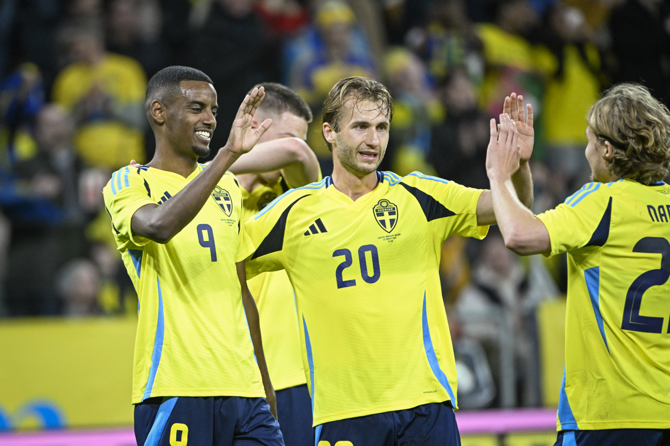 Alexander Isak, Benjamin Nygren och Sebastian Nanasi firar. Foto: Fredrik Sandberg/TT