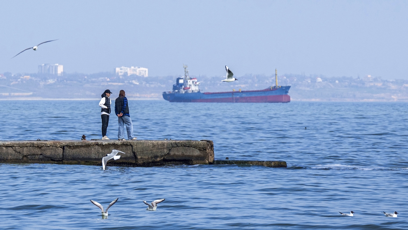 Svarta havet utanför Odessa i södra Ukraina. Foto: Evgeniy Maloletka/AP/TT