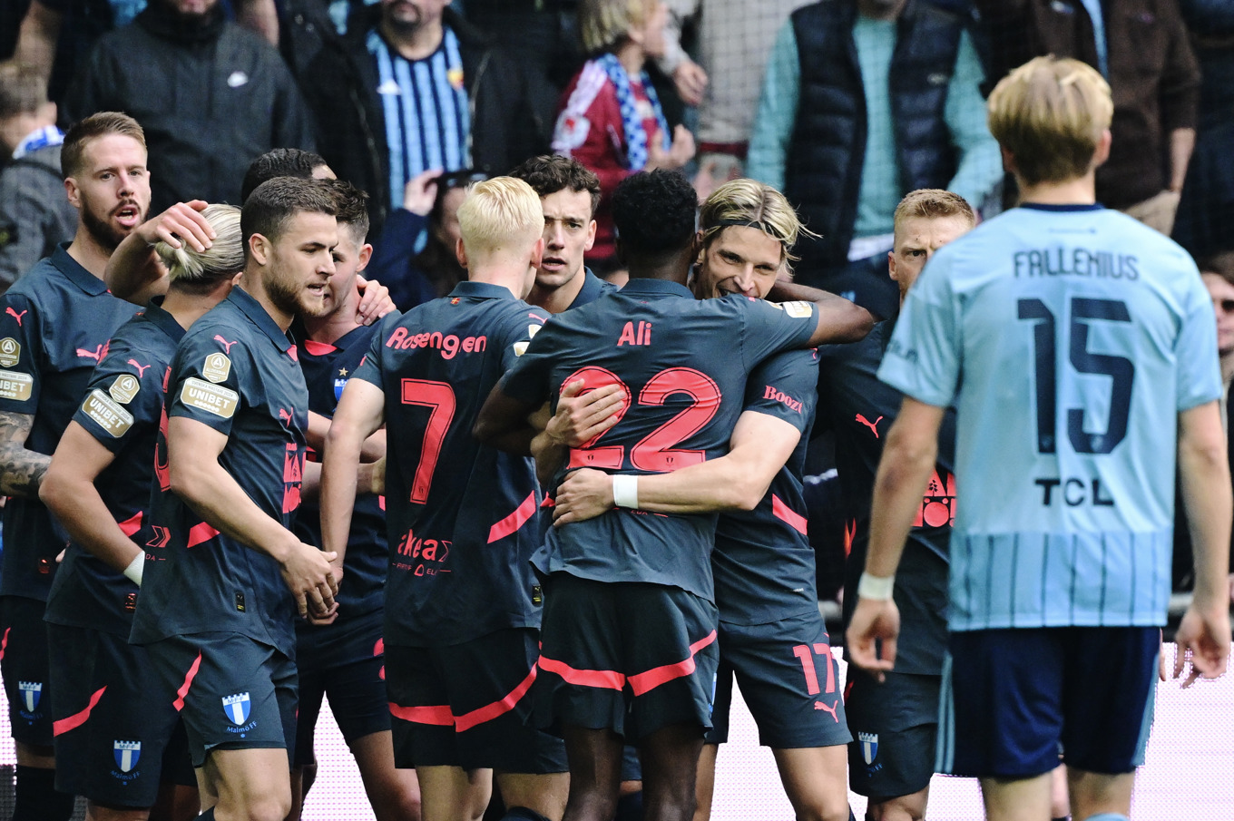 Malmö stal premiärfesten när de bortaslog Djurgården inför rekordpublik i den allsvenska premiären. Foto: Jonas Ekströmer/TT