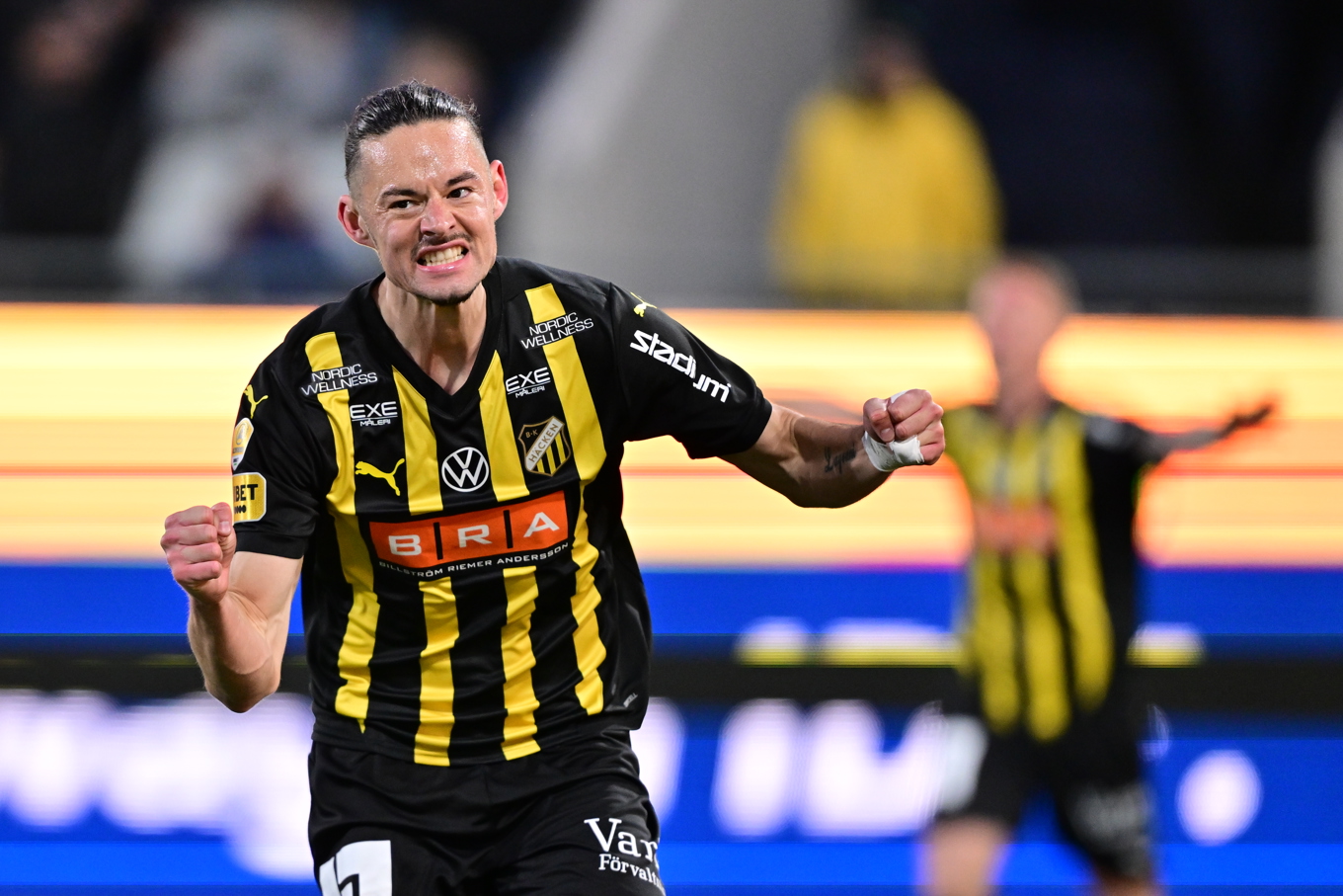 Häckens Amor Layouni jublar efter sitt segermål i den allsvenska premiären mot BP. Foto: Björn Larsson Rosvall/TT