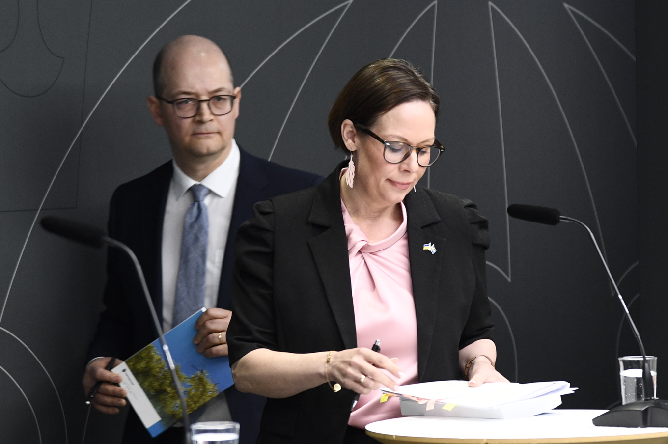 Särskilda utredaren Martin Nilsson och utrikesminister Maria Malmer Stenergard (M). Foto: Lars Schröder/TT