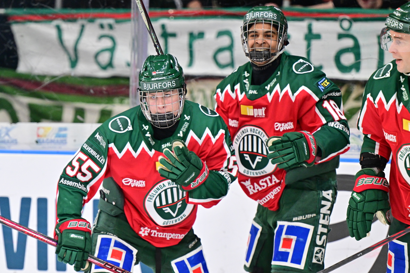 17-årige Ivar Stenberg (till vänster) sköt Frölunda till semifinal. Arkivbild. Foto: Björn Larsson Rosvall/TT