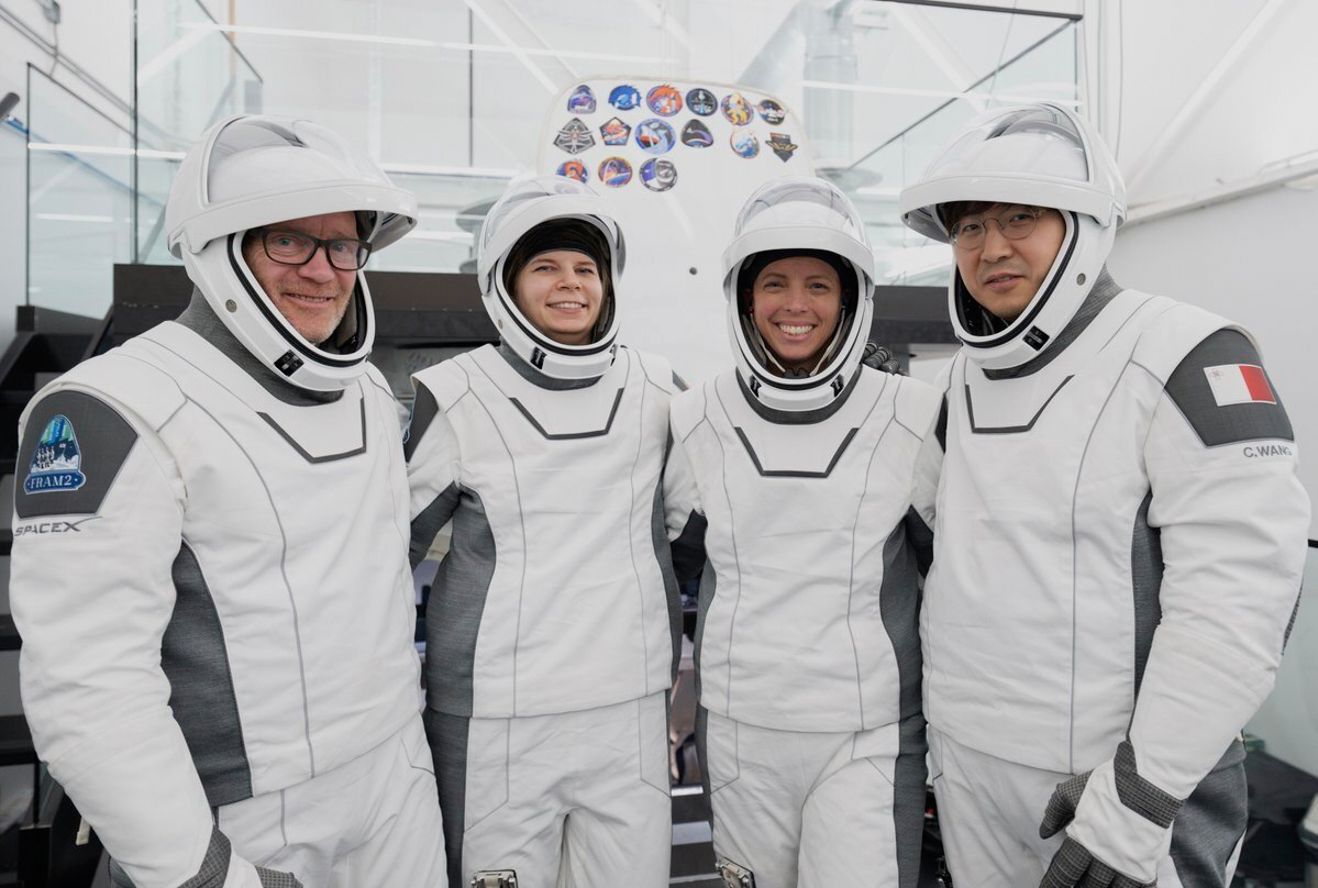 De fyra Fram 2-resenärerna: Eric Philips, Rabea Rogge, Jannicke Mikkelsen och Chun Wang. Foto: Space|X via AP/TT