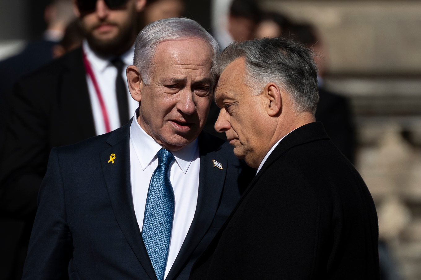Israels premiärminister Benjamin Netanyahu och hans ungerske motsvarighet Viktor Orbán under en välkomstceremoni i Budapest på torsdagen. Foto: Denes Erdos/AP/TT