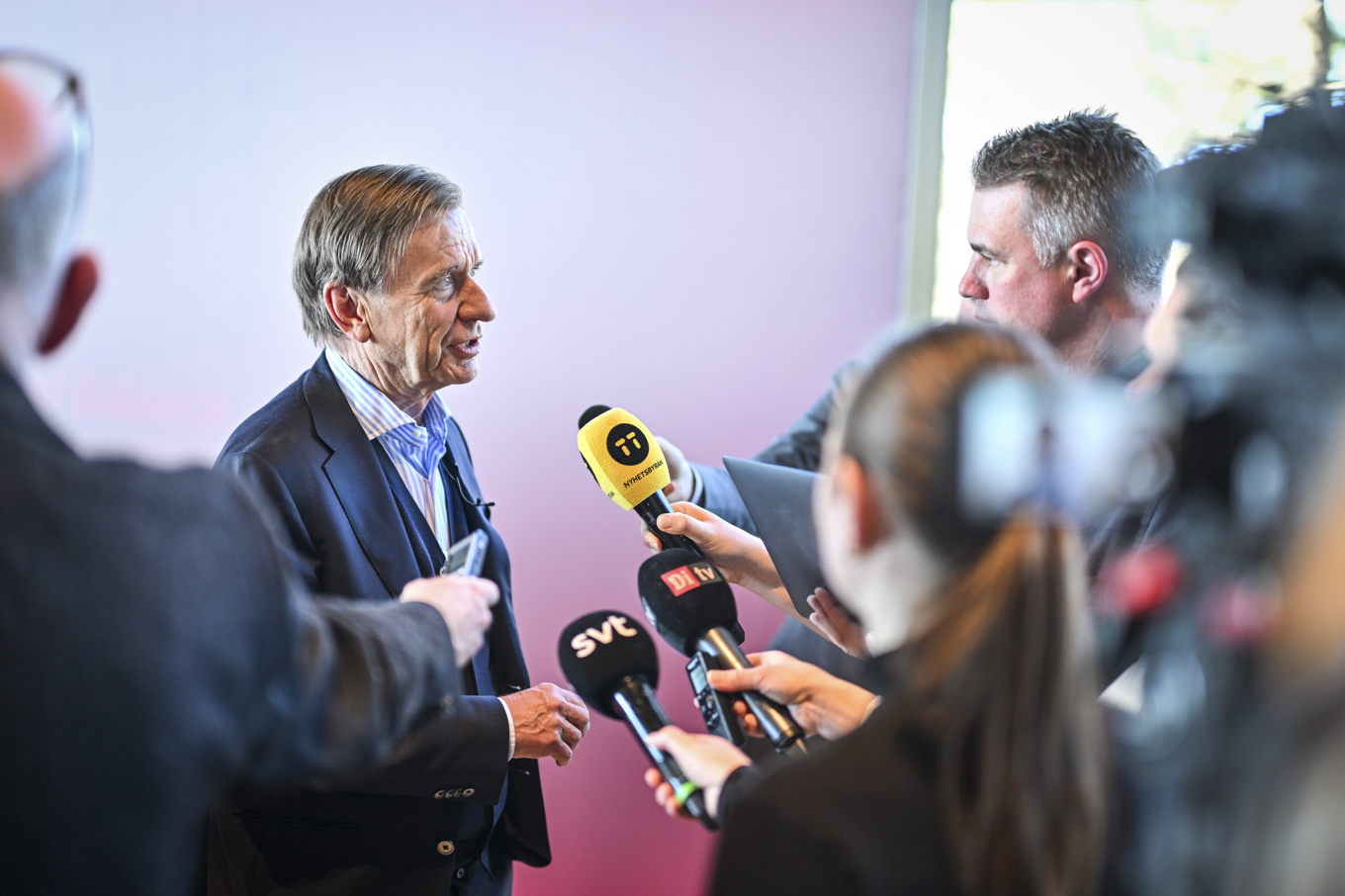 Volvo Cars vd Håkan Samuelsson blir intervjuad av TT i samband med bolagsstämman i Göteborg. Foto: Björn Larsson Rosvall/TT