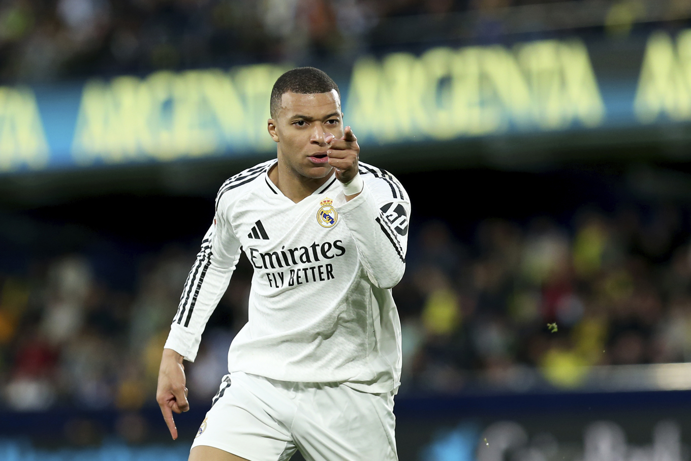 Kylian Mbappé döms till böter av Uefa. Arkivbild. Foto: Alberto Saiz/AP/TT