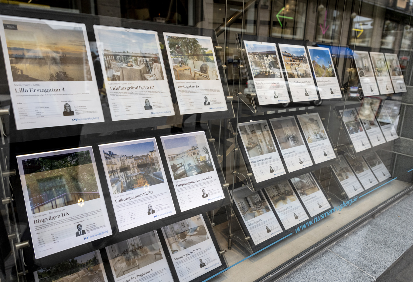 Bostadsannonser på ett mäklarkontor. Arkivbild. Foto: Christine Olsson/TT