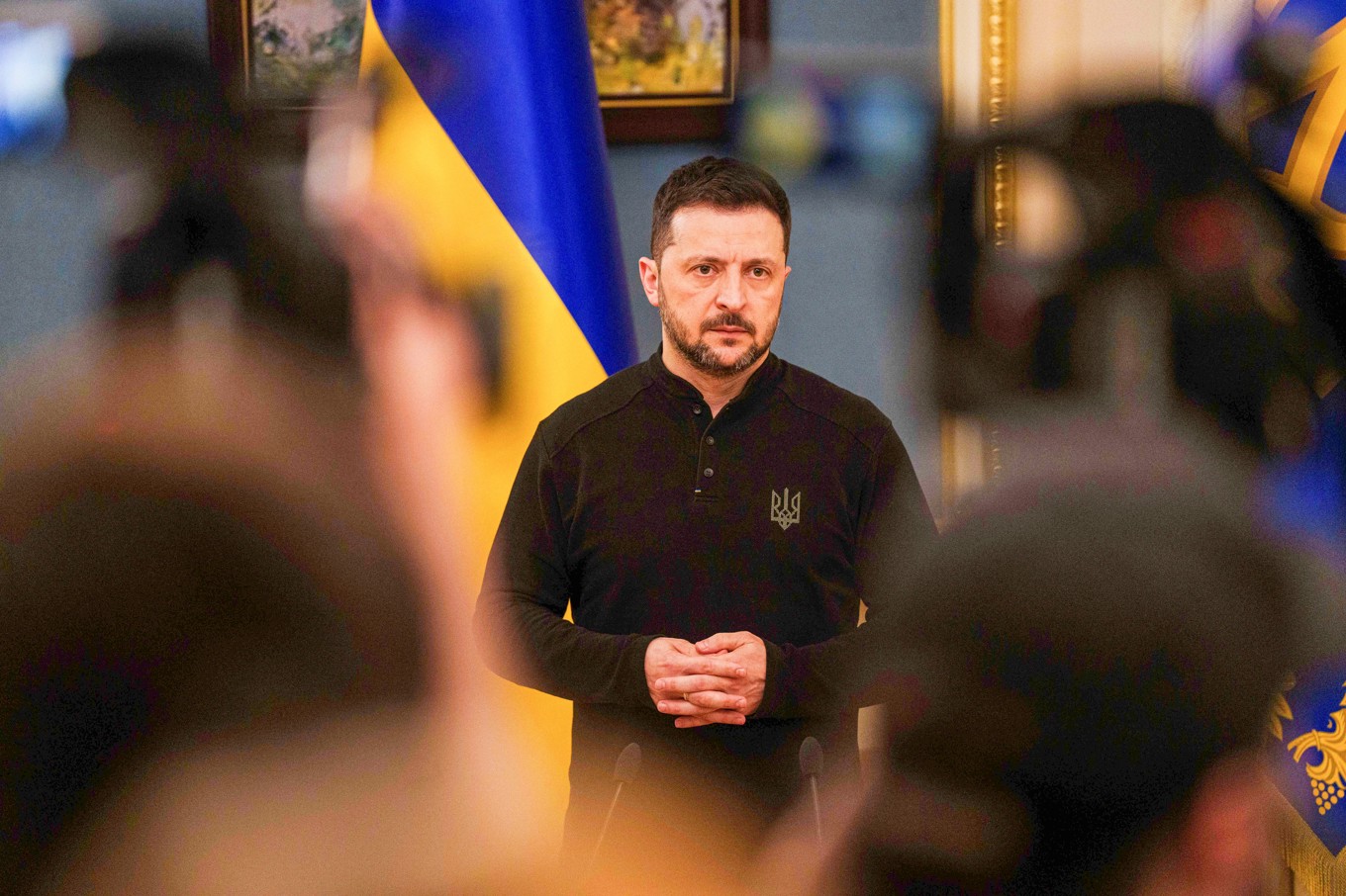 Ukrainas president Volodymyr Zelenskyj under fredagen. Foto: Evgeniy Maloletka/AP/TT