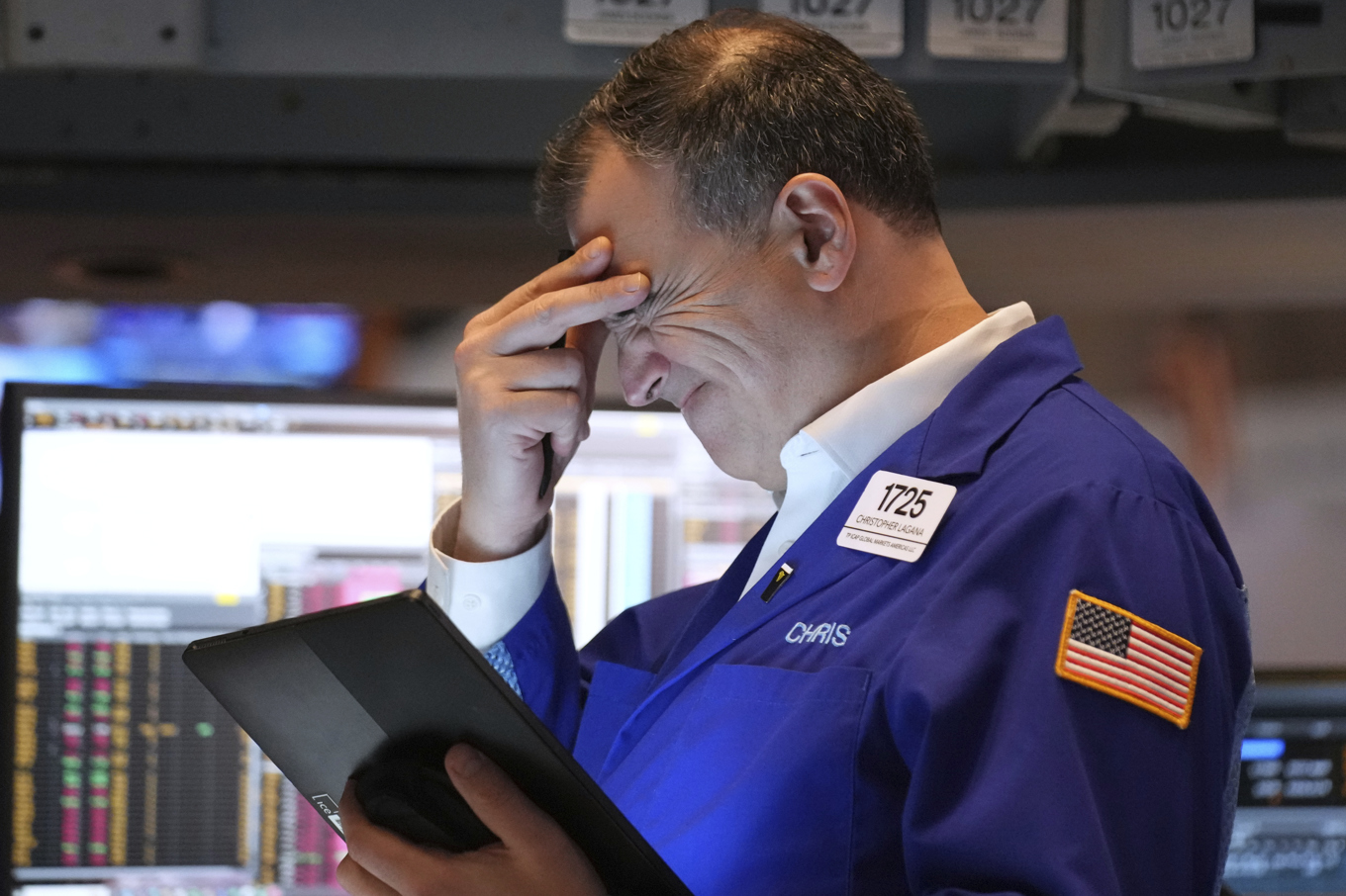 Många som investerat på börsen har sett sina tillgångar minska under veckan. Är det dags att trycka på säljknappen? Foto: Seth Wenig/AP/TT