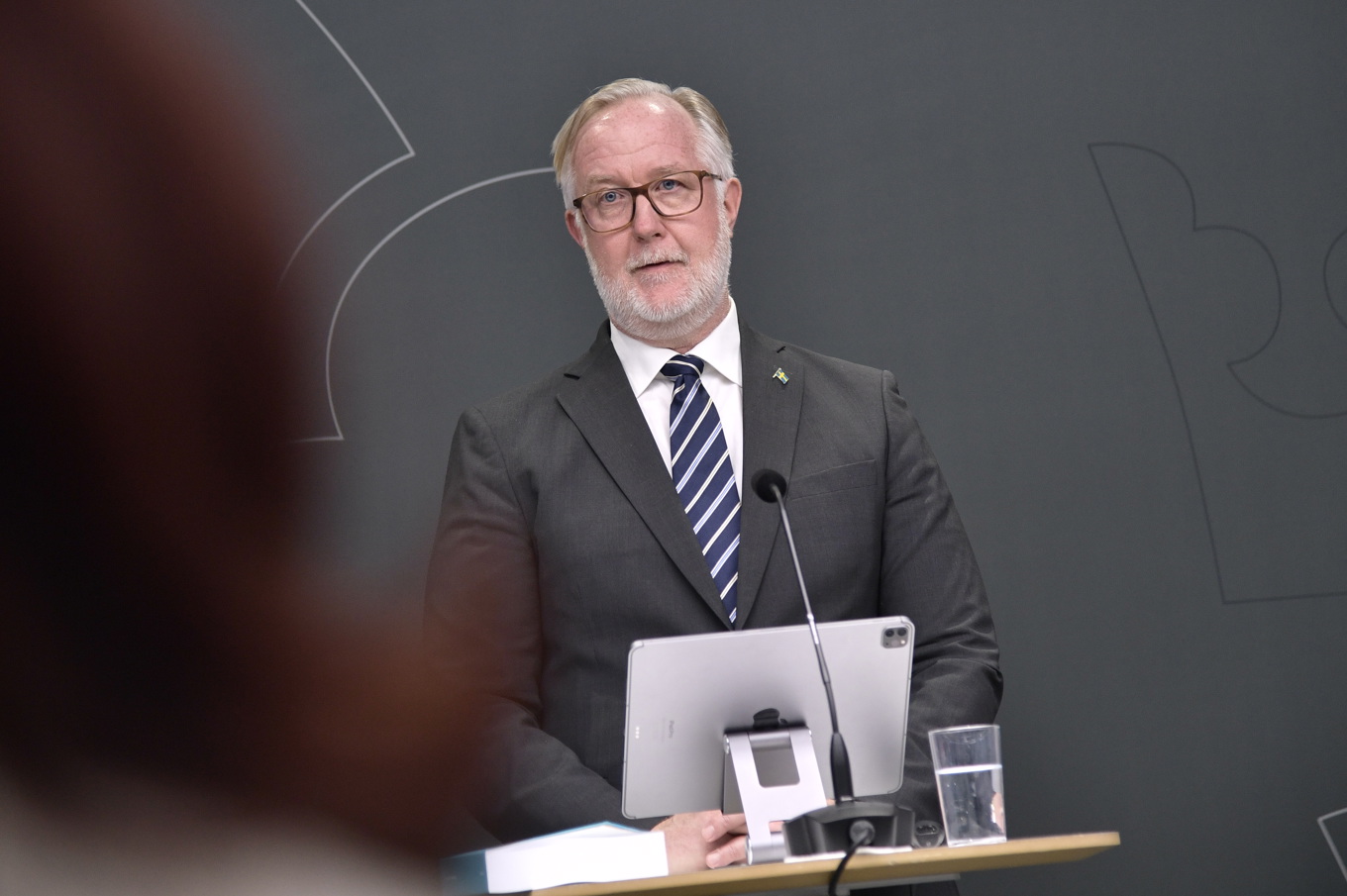 Utbildningsminister Johan Pehrson (L) tog under måndagen emot ett delbetänkande från utredningen om vinst i skolan. Foto: Axel Narving/TT