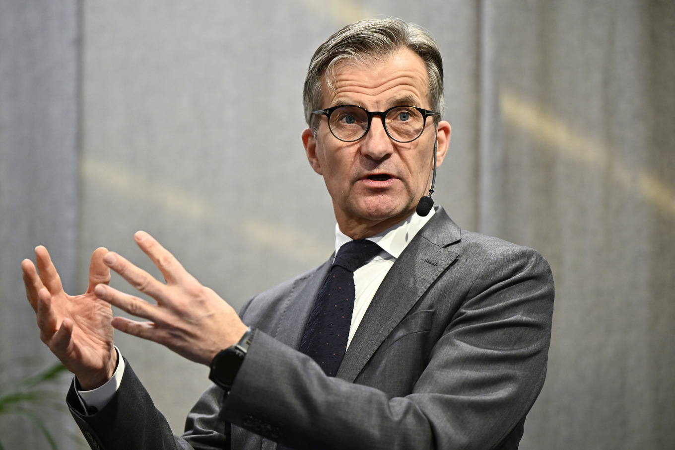 Riksbanken, med chefen Erik Thedéen, väntas sänka räntan "åtminstone" en gång till i år, enligt en ny prognos från Swedbanks ekonomer. Arkivbild. Foto: Christine Olsson/TT