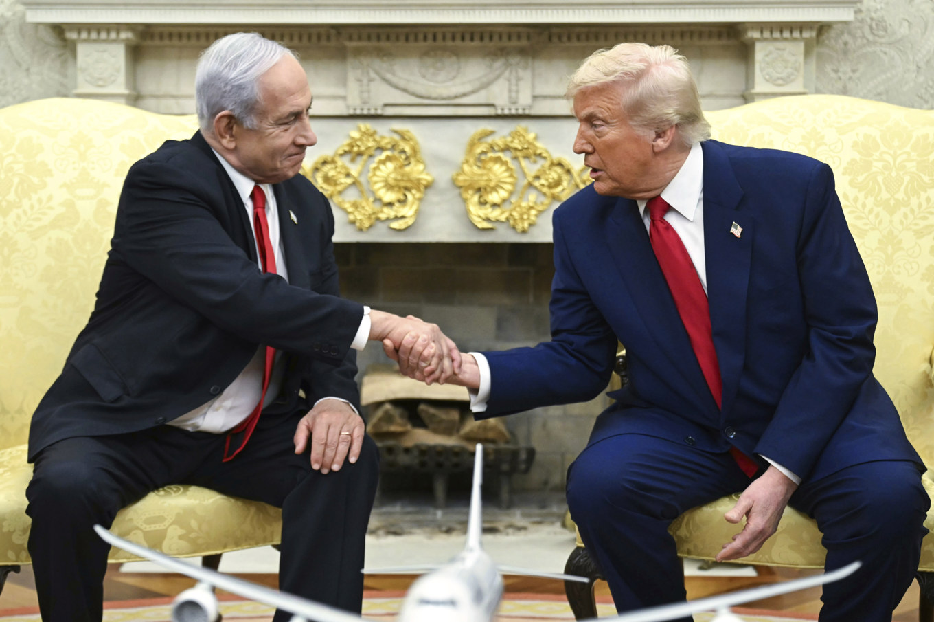 Israels premiärminister Benjamin Netanyahu och USA:s president Donald Trump i ovala rummet i Vita huset. Foto: Pool/AP/TT