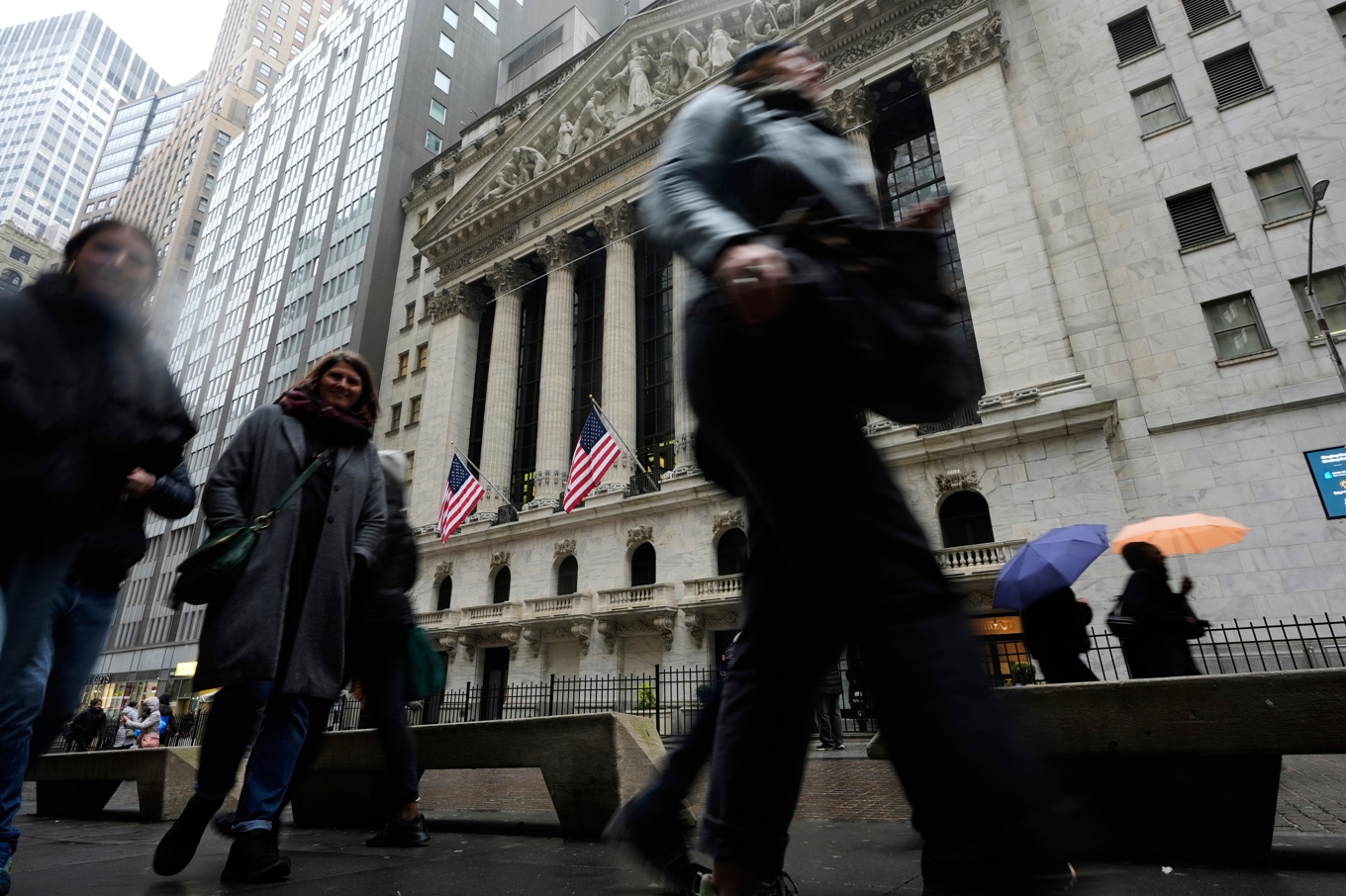 De amerikanska börserna tappade mycket under de sista handelstimmarna. Arkivbild. Foto: Seth Wenig/AP/TT