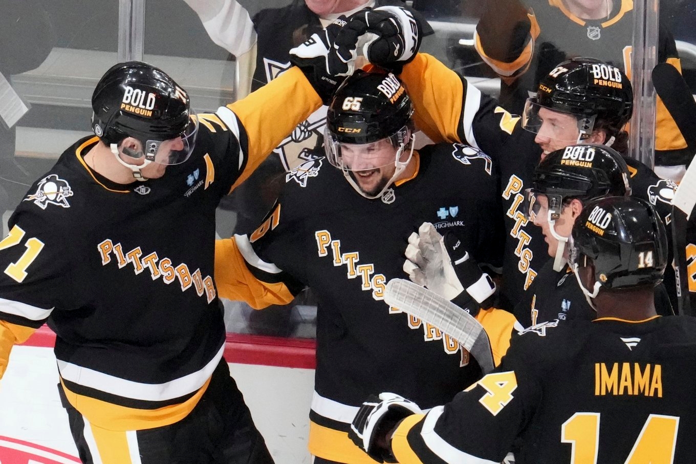 Erik Karlsson har nu gjort 200 NHL-mål. Arkivbild. Foto: Gene J. Puskar/AP/TT