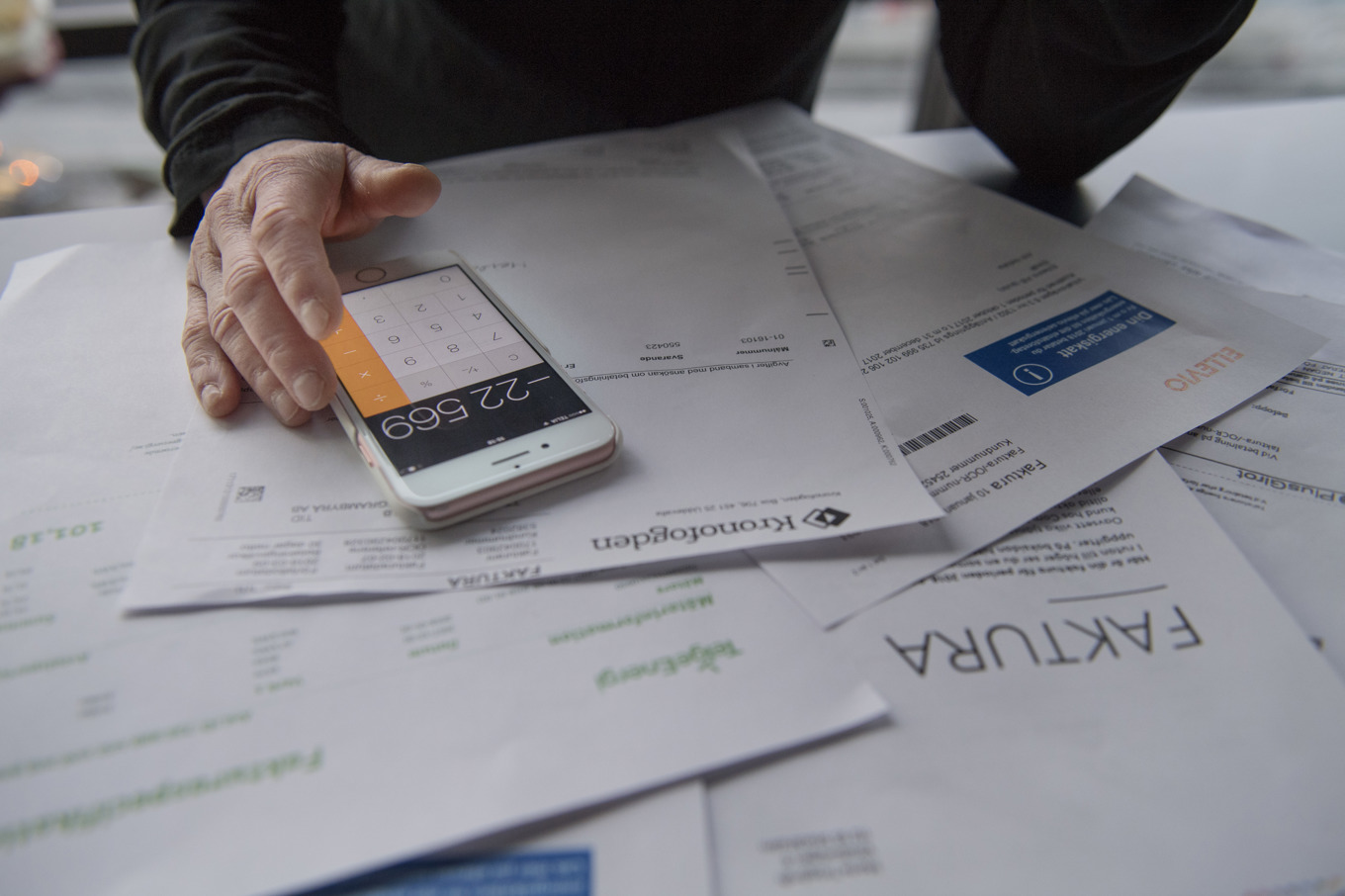 En del är skuldsatta i decennier och lyckas aldrig betala av sina skulder. Arkivbild. Foto: Jessica Gow/TT