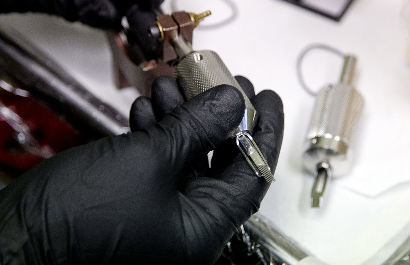 En 13-årig flicka tatuerades mot sin vilja. Hennes pappa och hans sambo åtalas nu. Arkivbild. Foto: Adam Ihse/TT