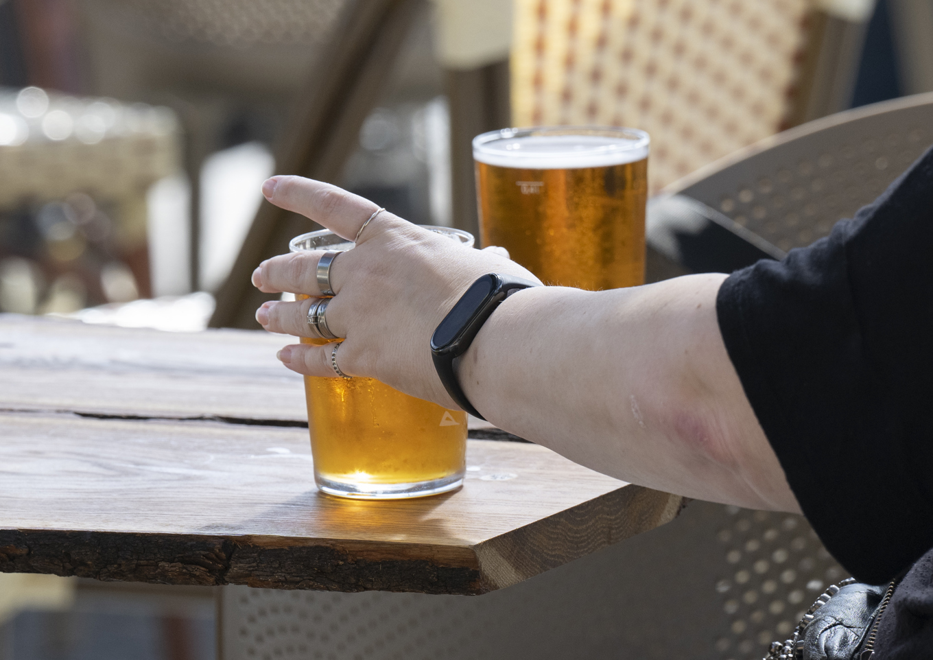 Två kanske olagliga öl. Arkivbild Foto: Fredrik Sandberg/TT