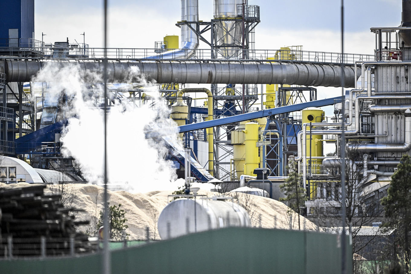 En ny explosion har inträffat på Ikea Industry i Hultsfred. Bilden är från den 5 april. Foto: Mikael Fritzon/TT