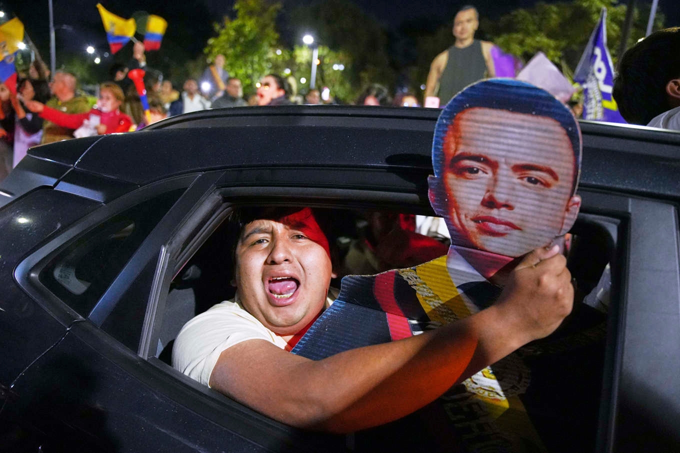 Anhängare till president Daniel Noboa firar i Quito, Ecuador. Foto: Carlos Noriega/AP/TT