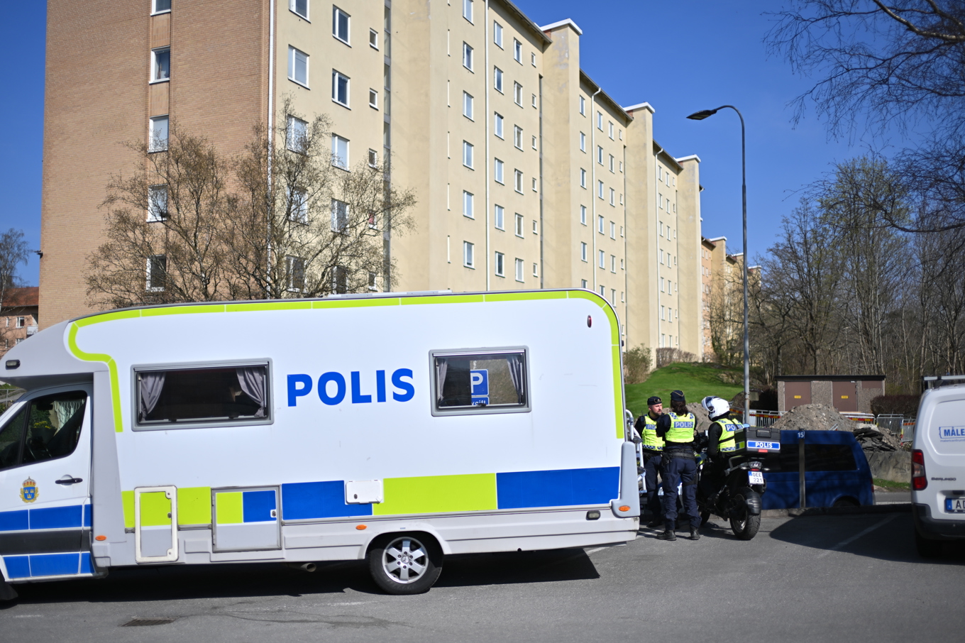 Två män i 20–25-årsåldern sköts ihjäl i Biskopsgården i Göteborg på måndagskvällen. Foto: Björn Larsson Rosvall/TT