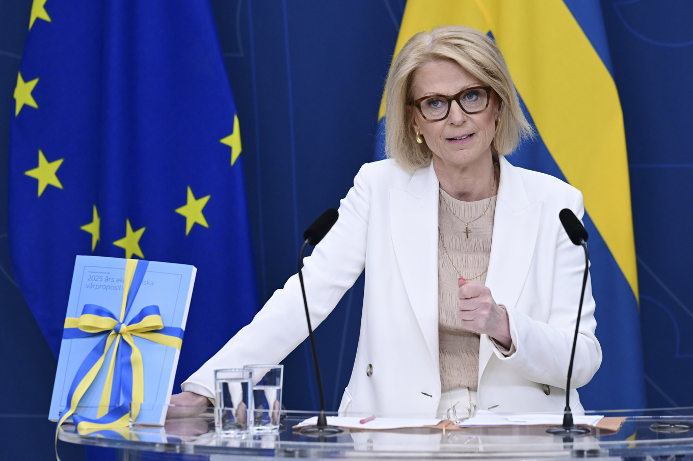 Finansminister Elisabeth Svantesson (M) presenterar vårpropositionen vid en pressträff i Rosenbad. Foto: Jonas Ekströmer/TT