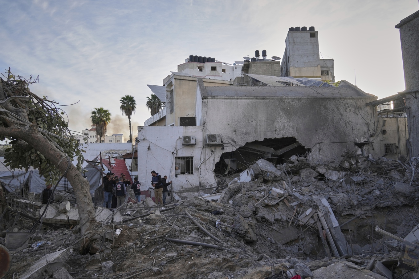 Kriget i Gaza fortsätter. Betydande delar av al-Ahlisjukhuset i norra Gaza förstördes i ett israeliskt flygangrepp i lördags. Arkivbild. Foto: Jehad Alshrafi/AP/TT