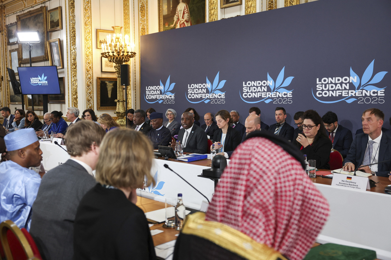Bankole Adeoye, kommissionär för Afrikanska unionens freds- och säkerhetsråd, och Storbritanniens utrikesminister David Lammy deltog under tisdagens konferens i Lancaster House i London. Foto: Isabel Infantes/AP/TT