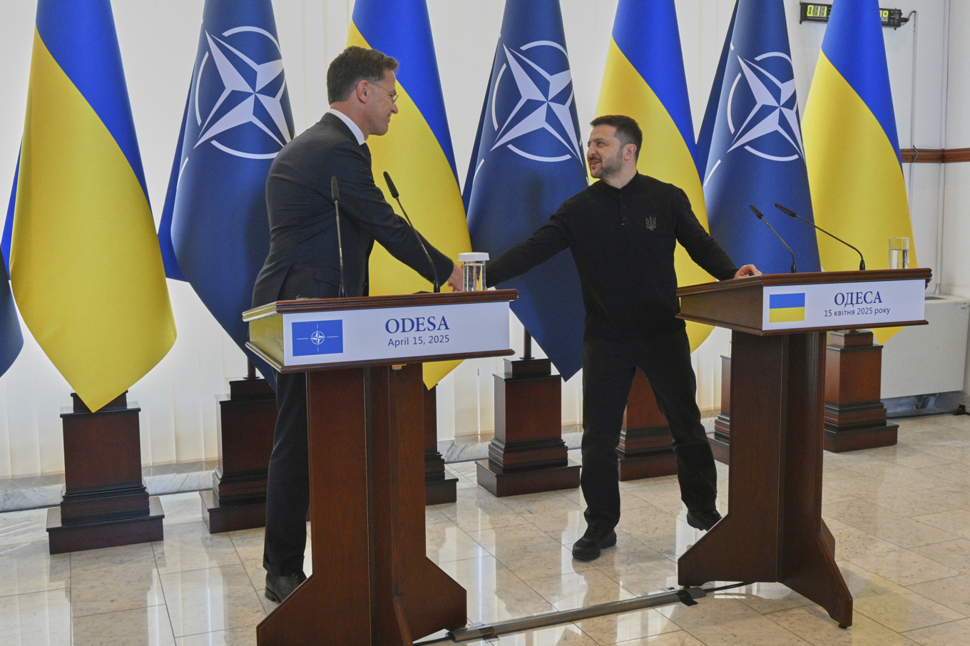 Nato-chefen Mark Rutte träffar president Volodymyr Zelenskyj i ukarianska Odessa på tisdagen. Foto: Michael Shtekel/AP/TT