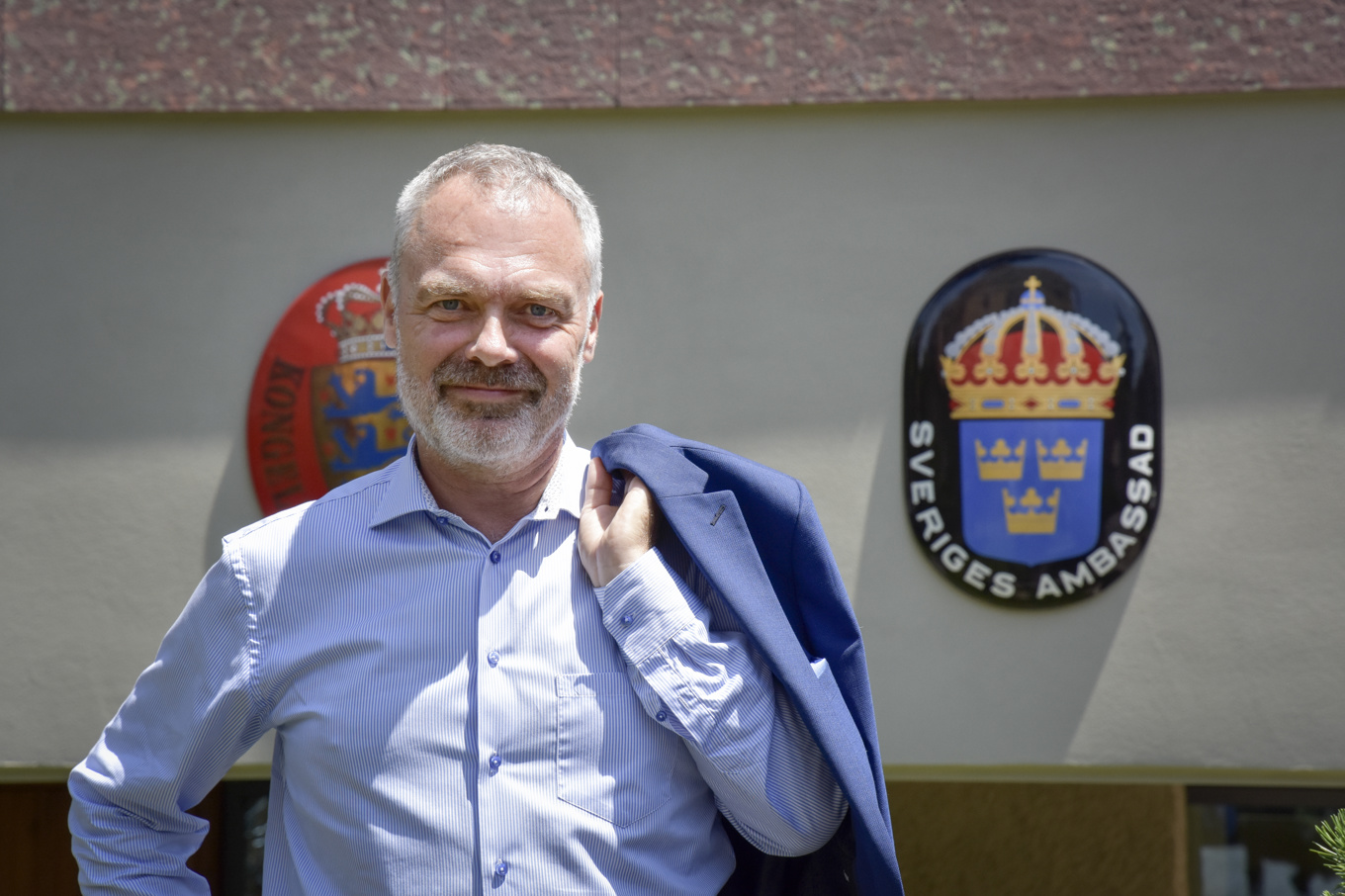 Jan Björklund framför den svenska ambassaden i Rom. Arkivbild. Foto: Wiktor Nummelin / TT