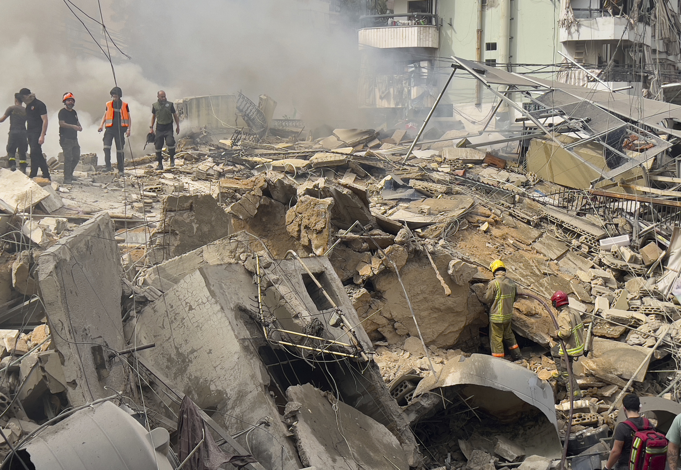 Förstörelse i södra Beirut efter en israelisk attack i slutet av mars. Arkivbild. Foto: Hussein Malla/AP/TT