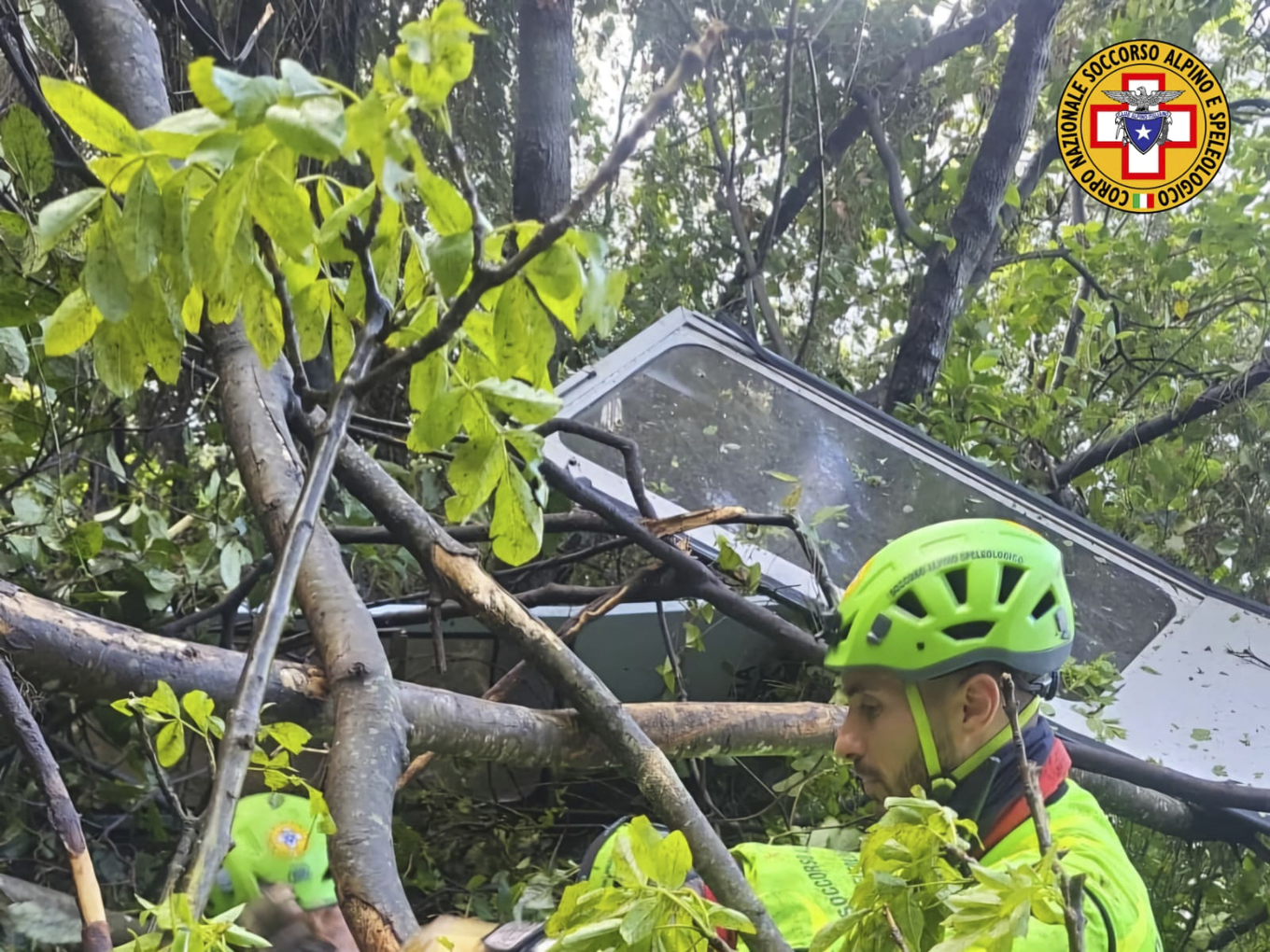 Bild från olycksplatsen. Foto: Soccorso Alpino e Speleologico/AP/TT