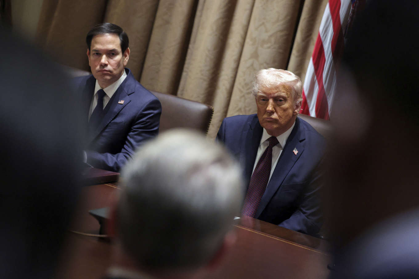 USA:s utrikesminister Marco Rubio och president Donald Trump under ett regeringssammanträde tidigare i år. Foto: AP/TT