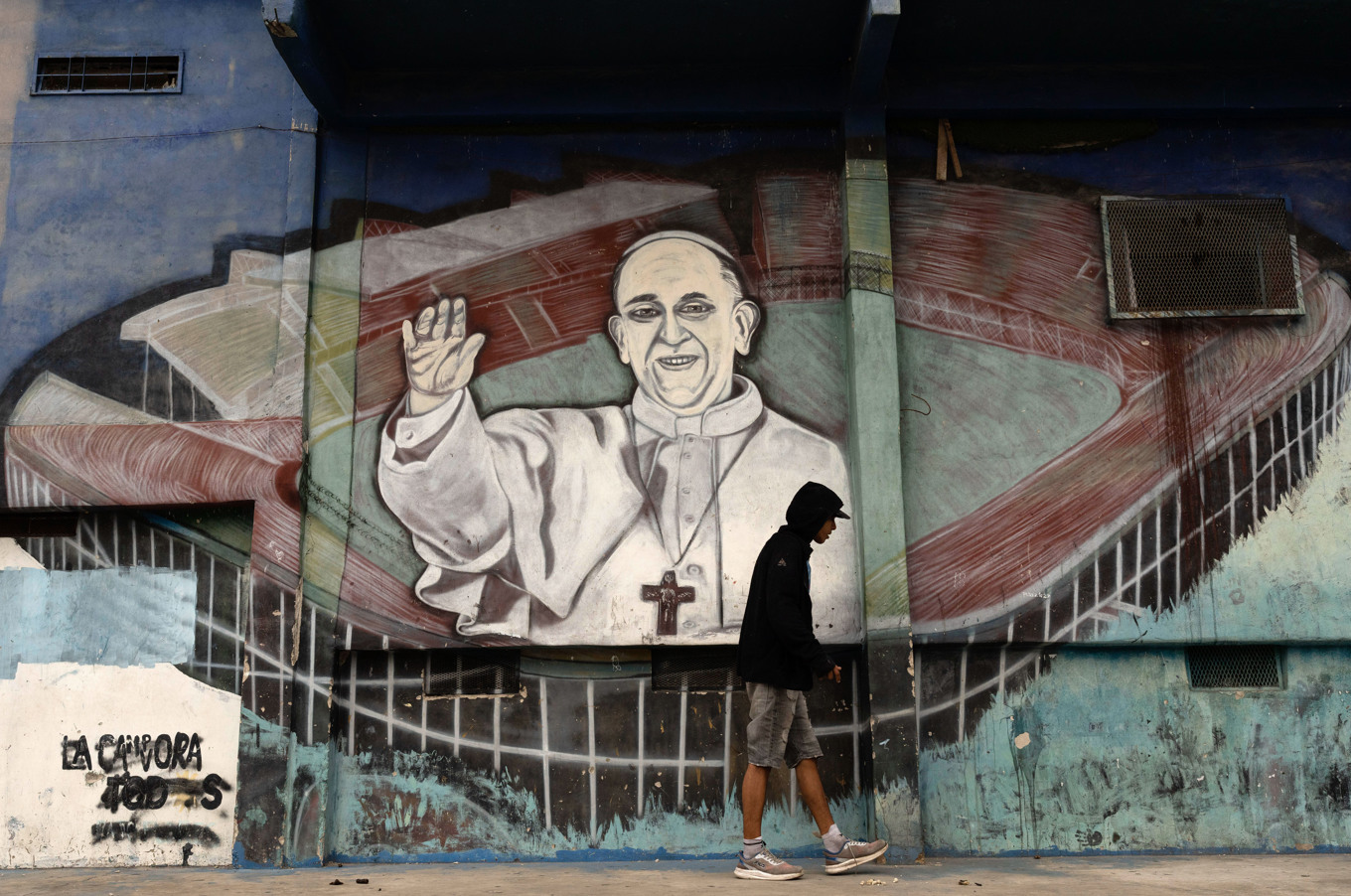 Väggmålning föreställande påve Franciskus på San Lorenzos hemmaarena i Buenos Aires. Arkivbild. Foto: Rodrigo Abd/AP/TT