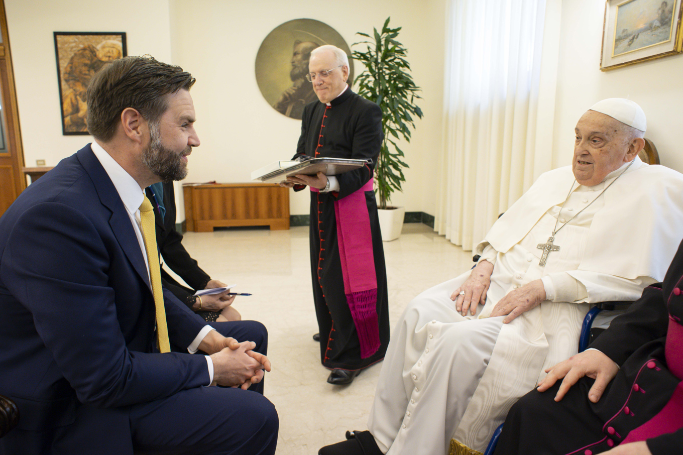 USA:s vicepresident JD Vance träffade påve Franciskus i söndags, dagen innan han avled. Foto: Vatican Media/AP/TT