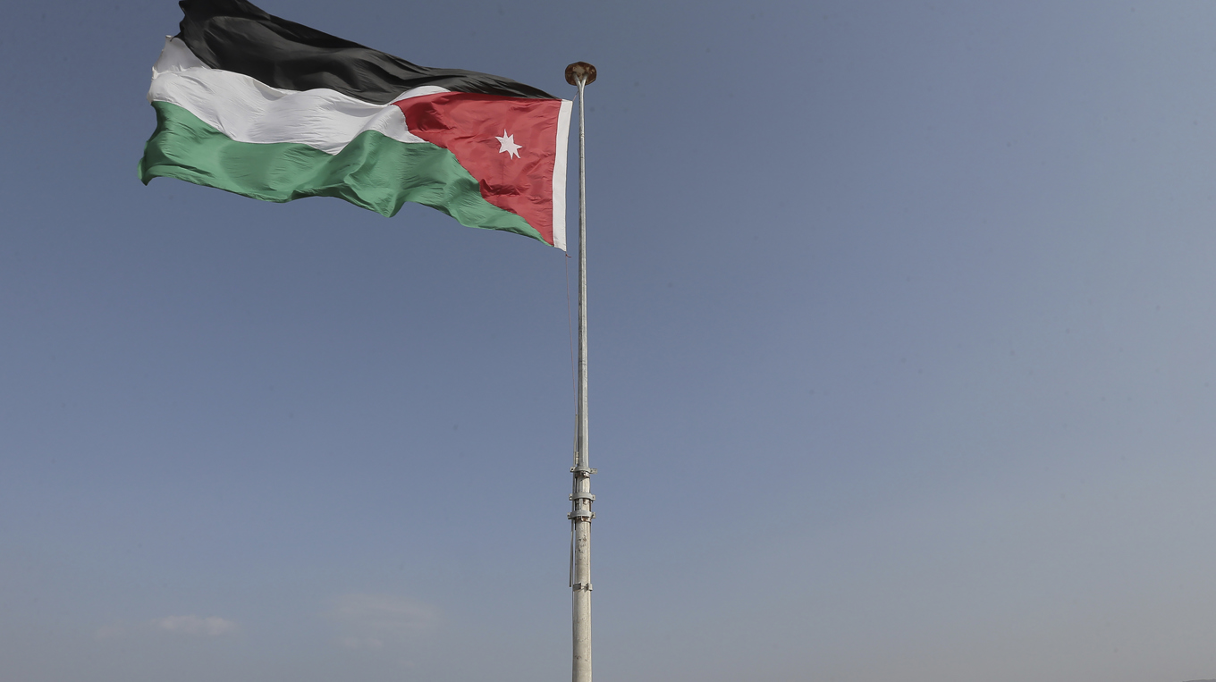 Jordaniens flagga vajar i vinden. Arkivbild Foto: Raad Adayleh/AP/TT