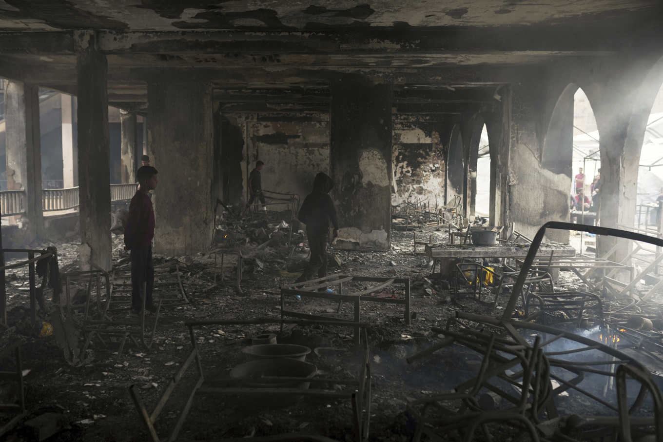 Skolbyggnaden där flera personer dödades i en israelisk attack i Gaza stad under onsdagen. Foto: Jehad Alshrafi/AP/TT