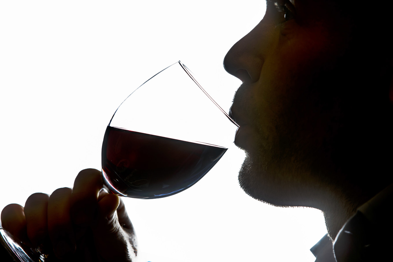 Teorin är att TFA hamnar i vinet bland annat via vattnet druvorna vattnas med. Arkivbild. Foto: Gorm Kallestad/NTB/TT