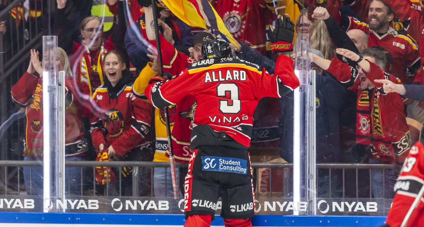 Luleåbacken Frédéric Allard jublar över sitt hattrick i tredje SM-finalen. Foto: Pär Bäckström/TT