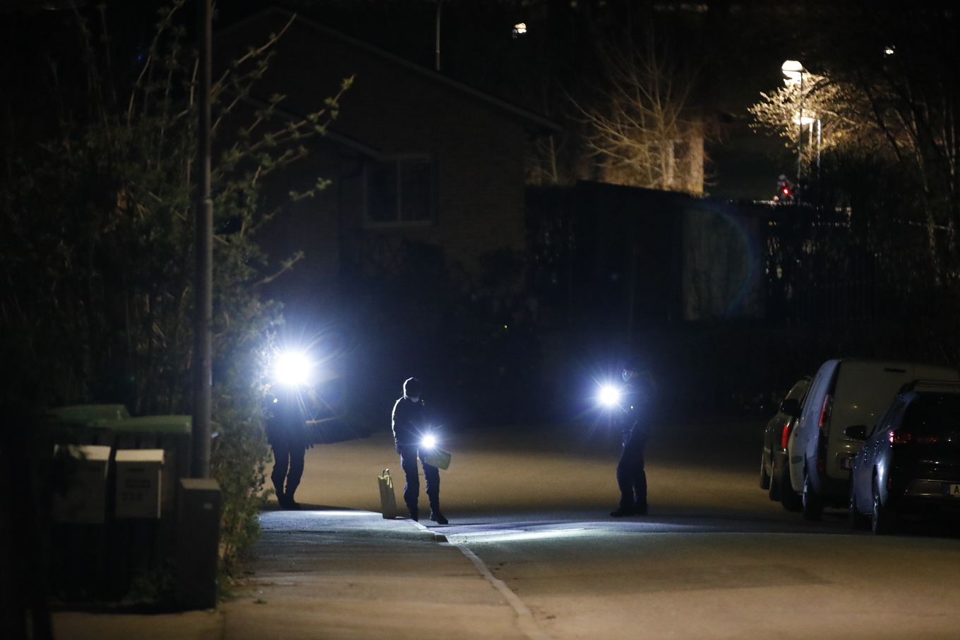 Polisen har hittat spår som tyder på att en skottlossning skett på platsen. Foto: Caisa Rasmussen/TT