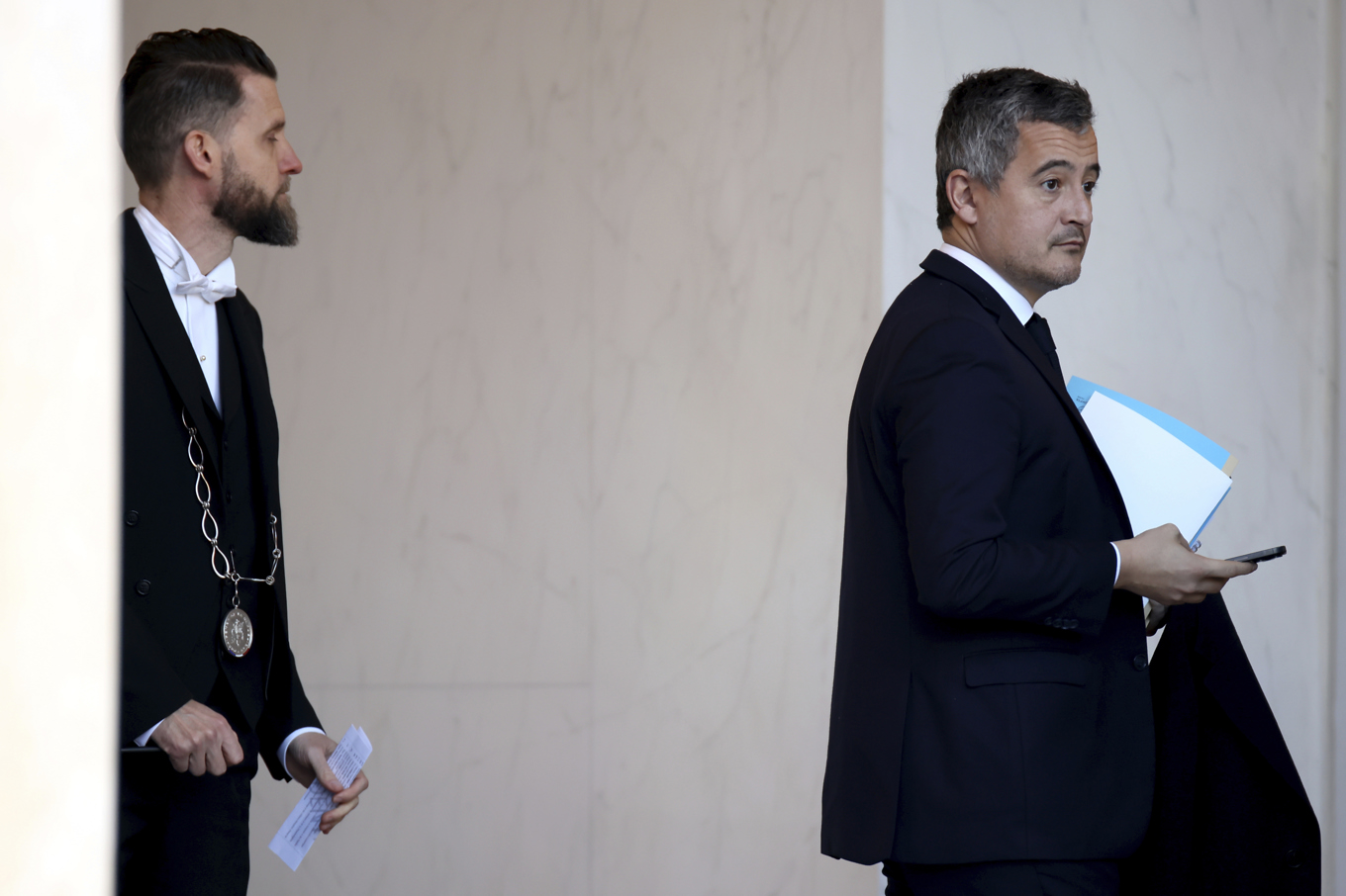 Frankrikes justitieminister Gérald Darmanin till höger efter ett möte i januari. Foto: Thomas Padilla/AP/TT