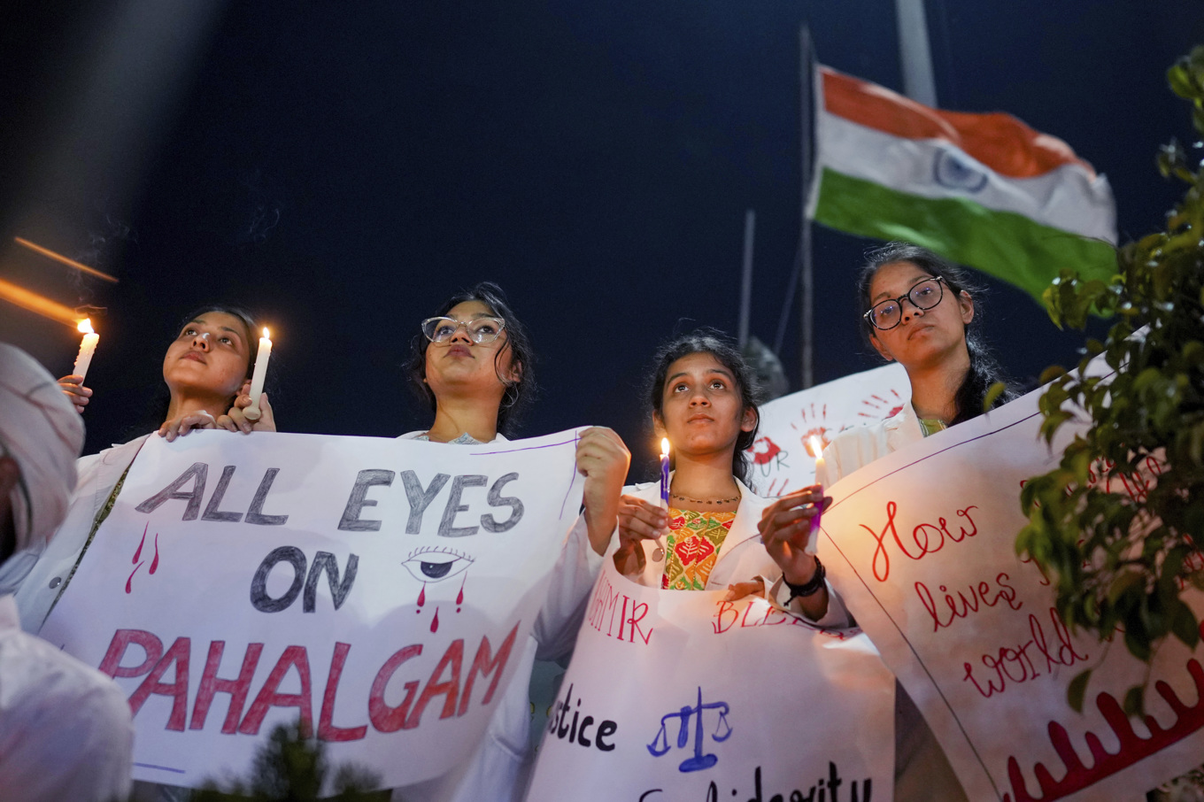 En solidaritetsmarsch hölls i lördags med anledning av förra veckans attack mot turistorten Pahalgam. Foto: Rajesh Kumar Singh/AP/TT