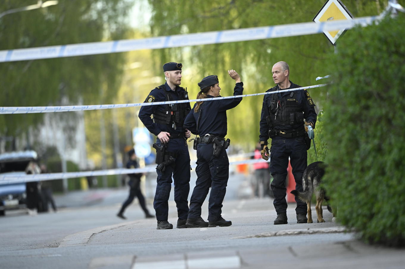 Polis på plats efter dödsskjutningen vid Vaksala torg i centrala Uppsala. Foto: Fredrik Sandberg/TT