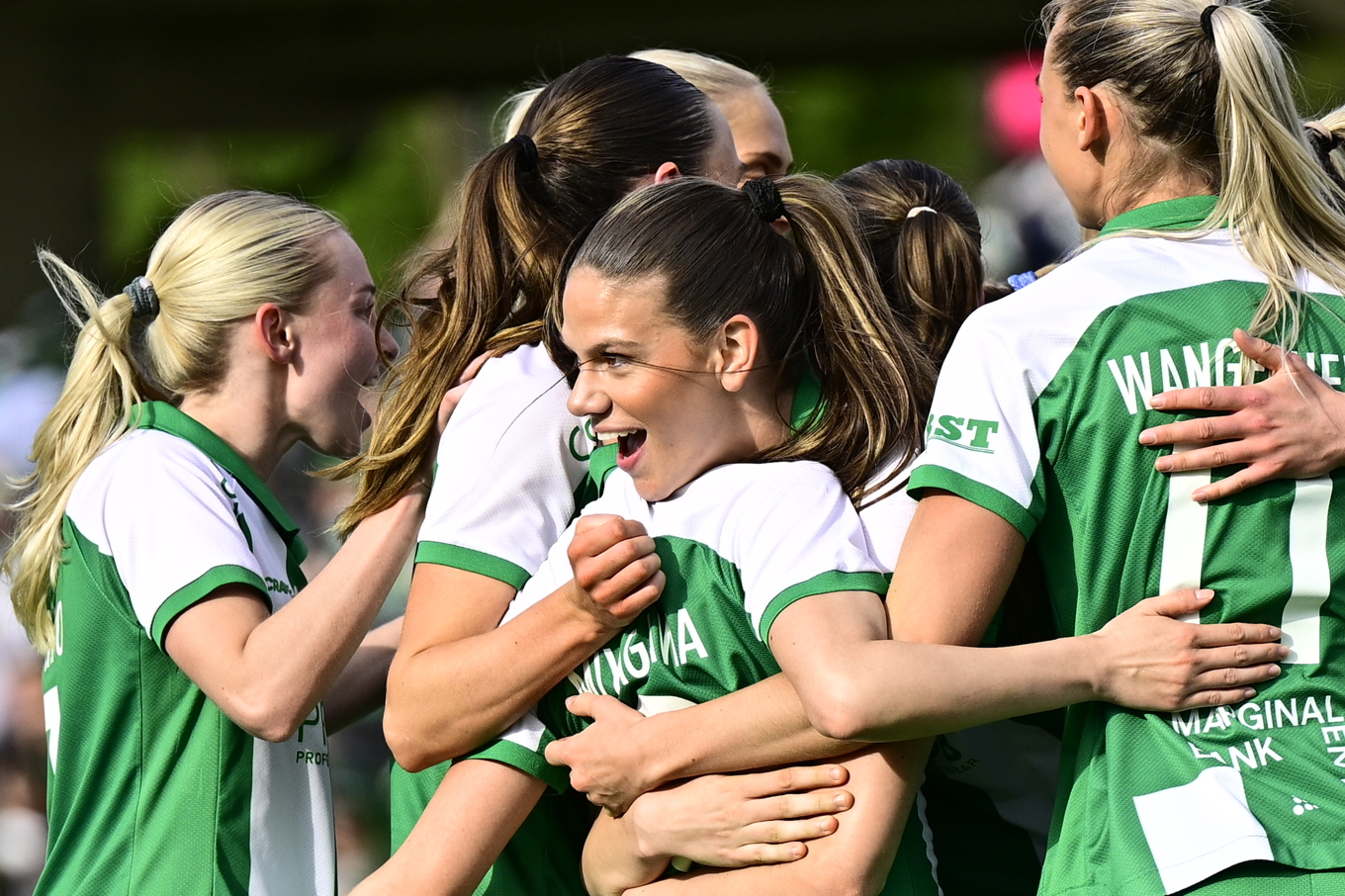 Hammarbyjubel efter Julie Blakstads andra mål i cupfsemifinalen mot Rosengård. Foto: Magnus Lejhall/TT