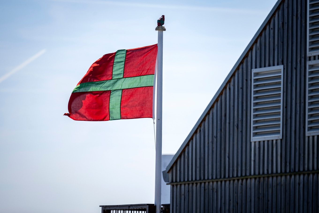Bornholms flagga i hamnen i Allinge på norra Bornholm. Foto: Johan Nilsson/TT
