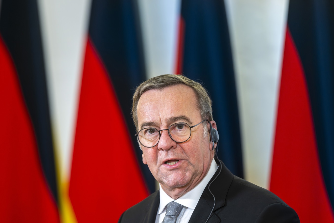 Tysklands försvarsminister Boris Pistorius fortsätter i sin roll – trots regeringsskifte. Bild från 22 januari. Foto: Mindaugas Kulbis/AP/TT