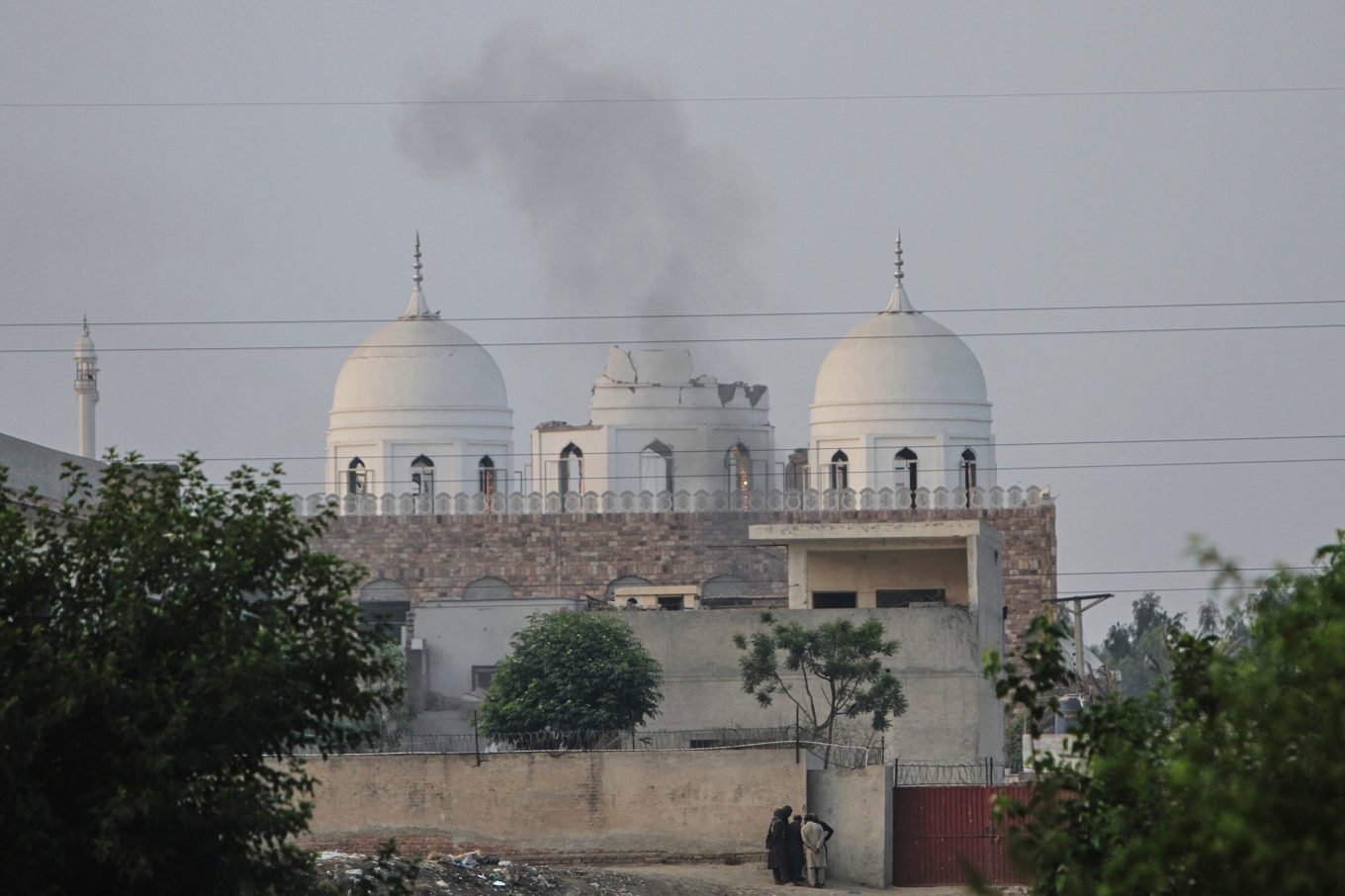En moské i pakistanska Bahawalpur som uppges ha träffats i Indiens anfall. Foto: Asim Tanveer/AP/TT
