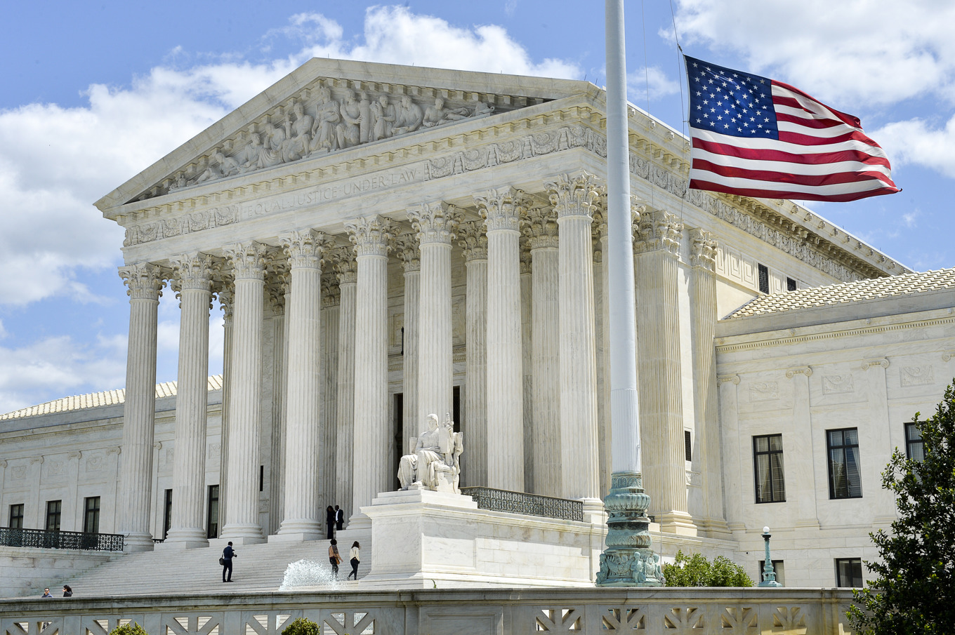 Blockeringen av president Trumps order om att förbjuda transpersoner att tjänstgöra i militären har upplösts av Högsta domstolen. Arkivbild. Foto: Jonas Ekströmer/TT