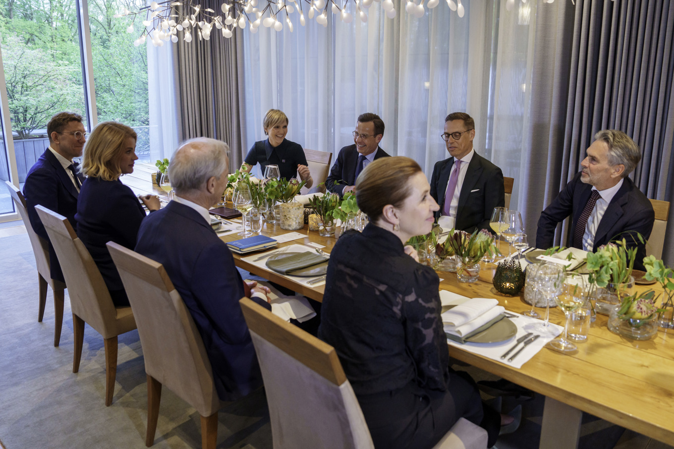 Ulf Kristersson och de andra ledarna på plats i Oslo under JEF-mötet. Foto: Cornelius Poppe/AP/TT